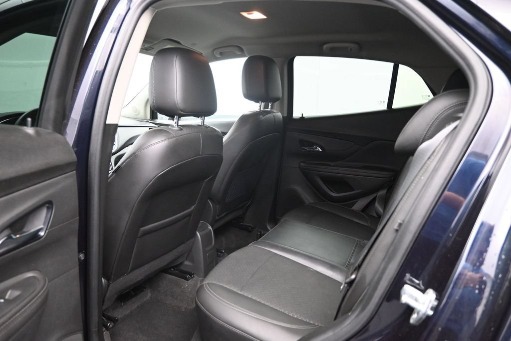 Used 2021 Buick Encore Preferred AWD/4WD image 24
