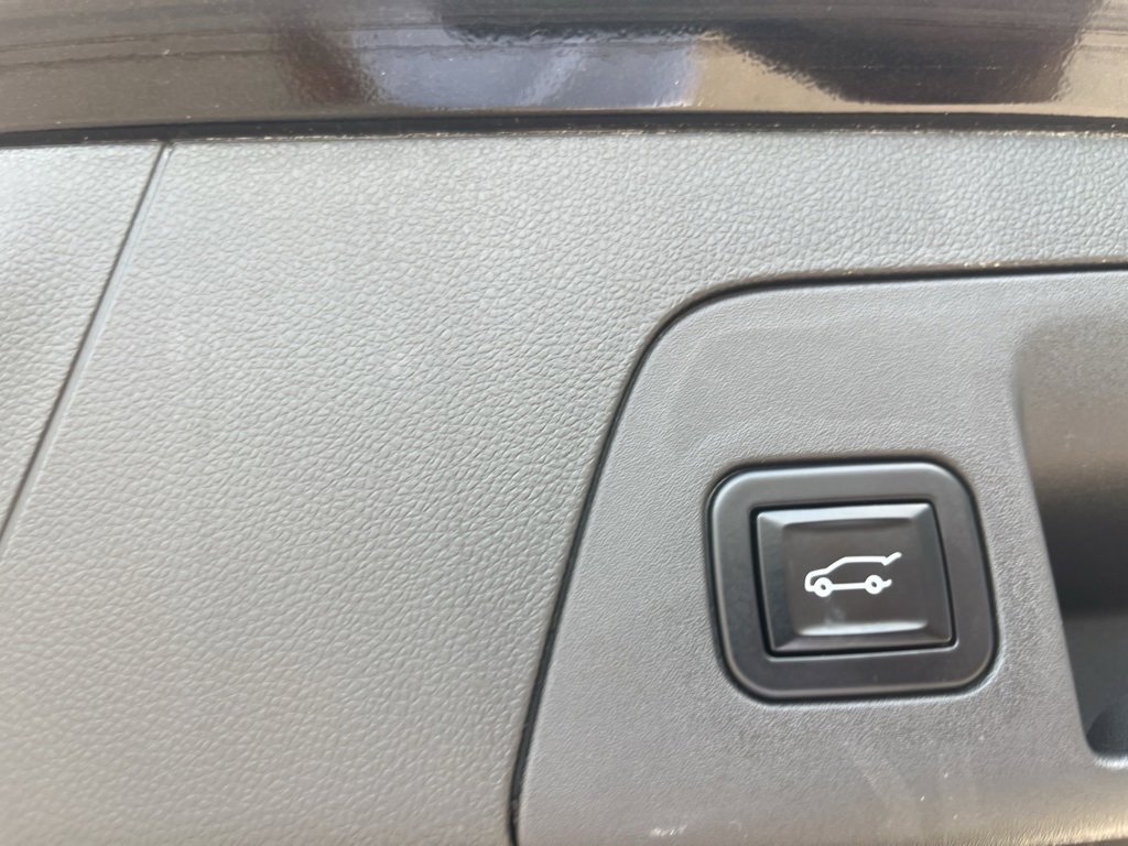 Used 2022 Buick Envision Essence w/ Technology Package I image 17