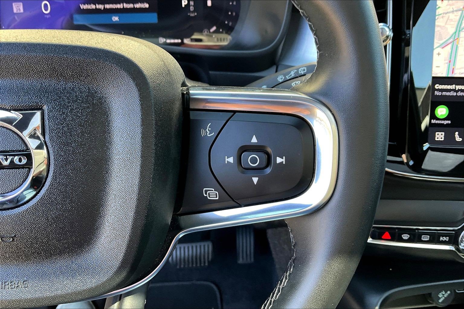 Used 2025 Volvo XC40 B5 Core AWD/4WD image 19