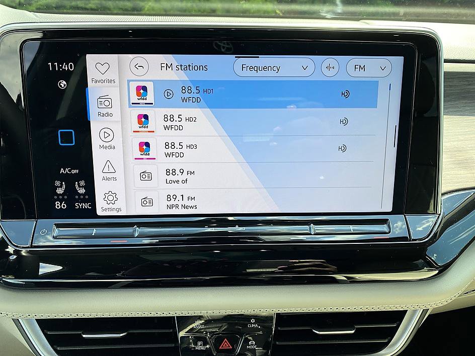 Used 2024 Volkswagen Atlas SEL Premium R-Line image 17