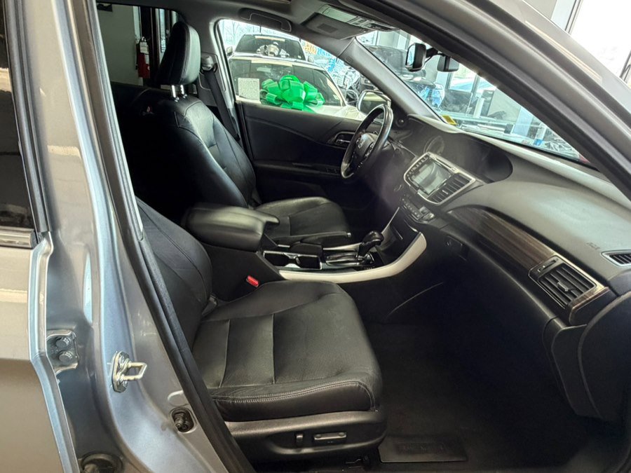 Used 2017 Honda Accord Touring image 27