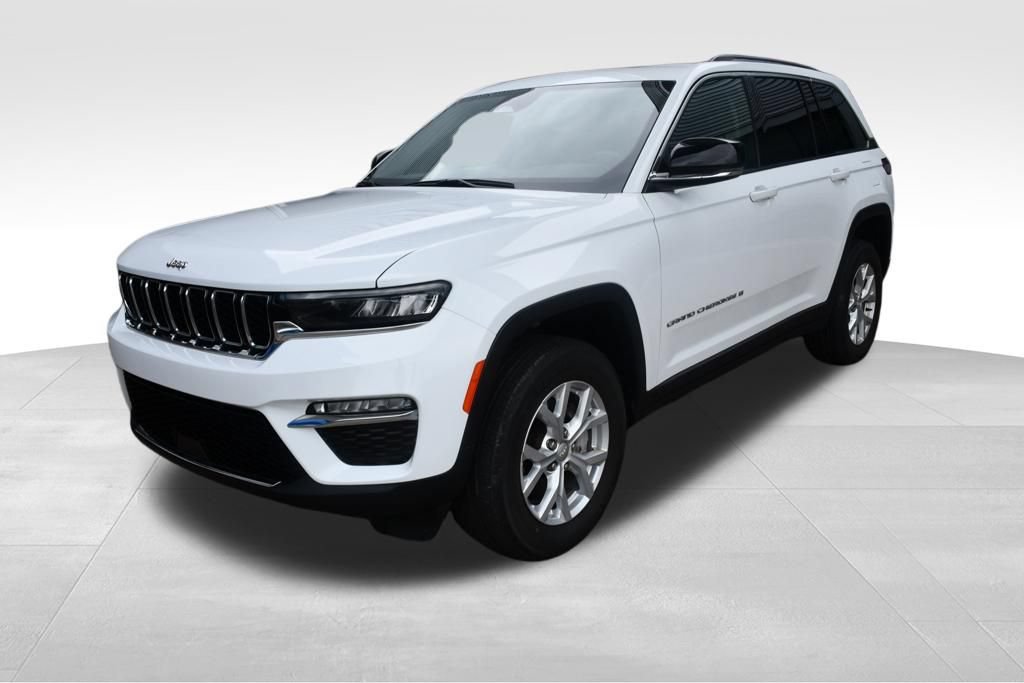 Used 2023 Jeep Grand Cherokee Limited AWD/4WD image 2