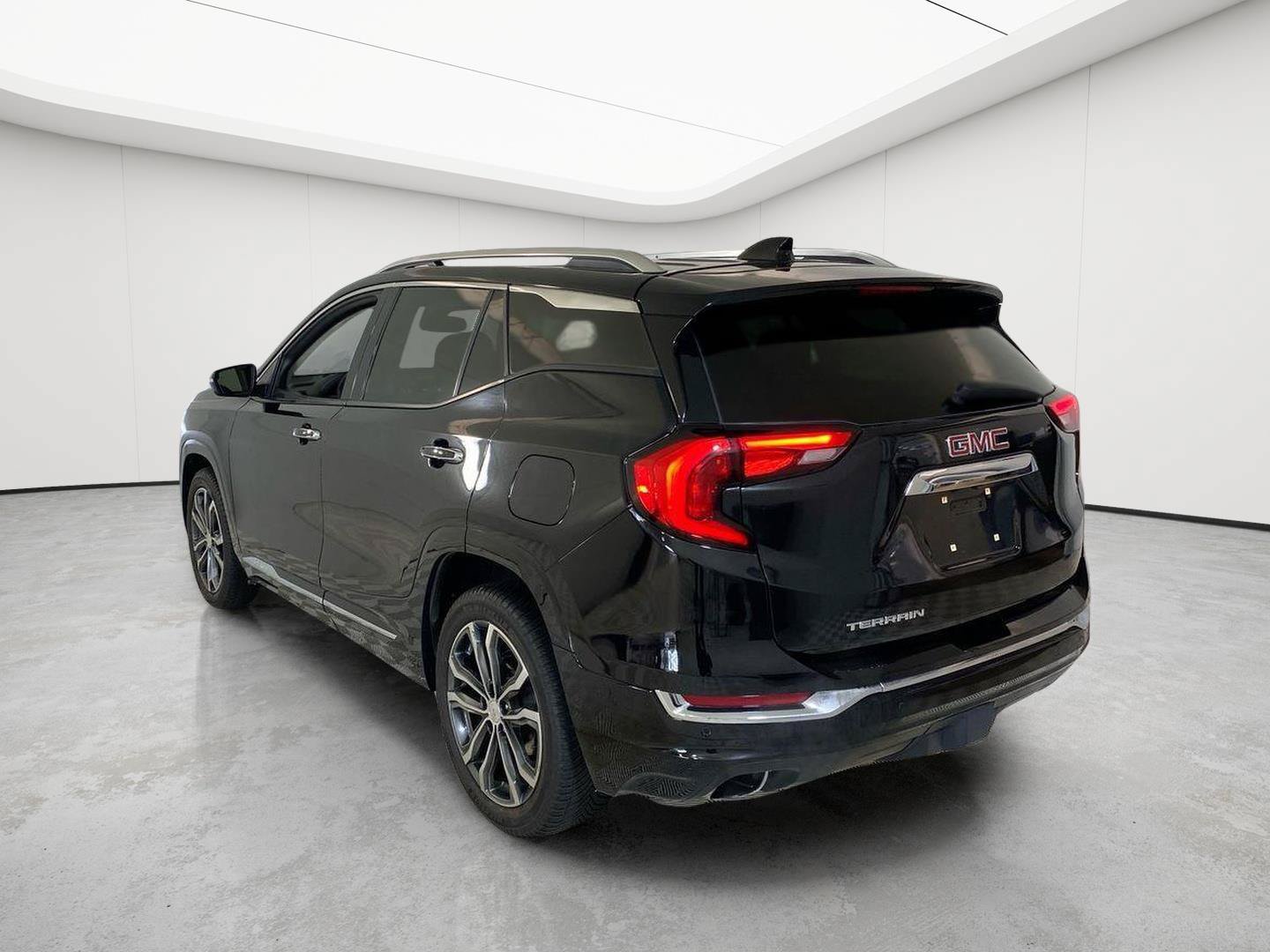 Used 2018 GMC Terrain Denali w/ Driver Alert Package II FWD image 5