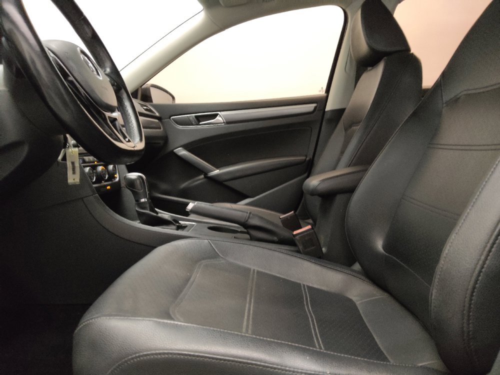 Used 2018 Volkswagen Passat 2.0T R-Line FWD image 17