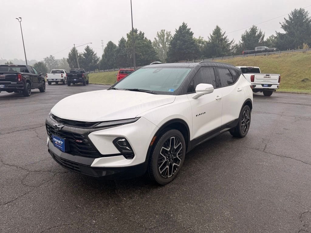 Used 2023 Chevrolet Blazer RS AWD/4WD image 3