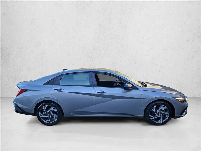 Used 2025 Hyundai Elantra SEL FWD image 4