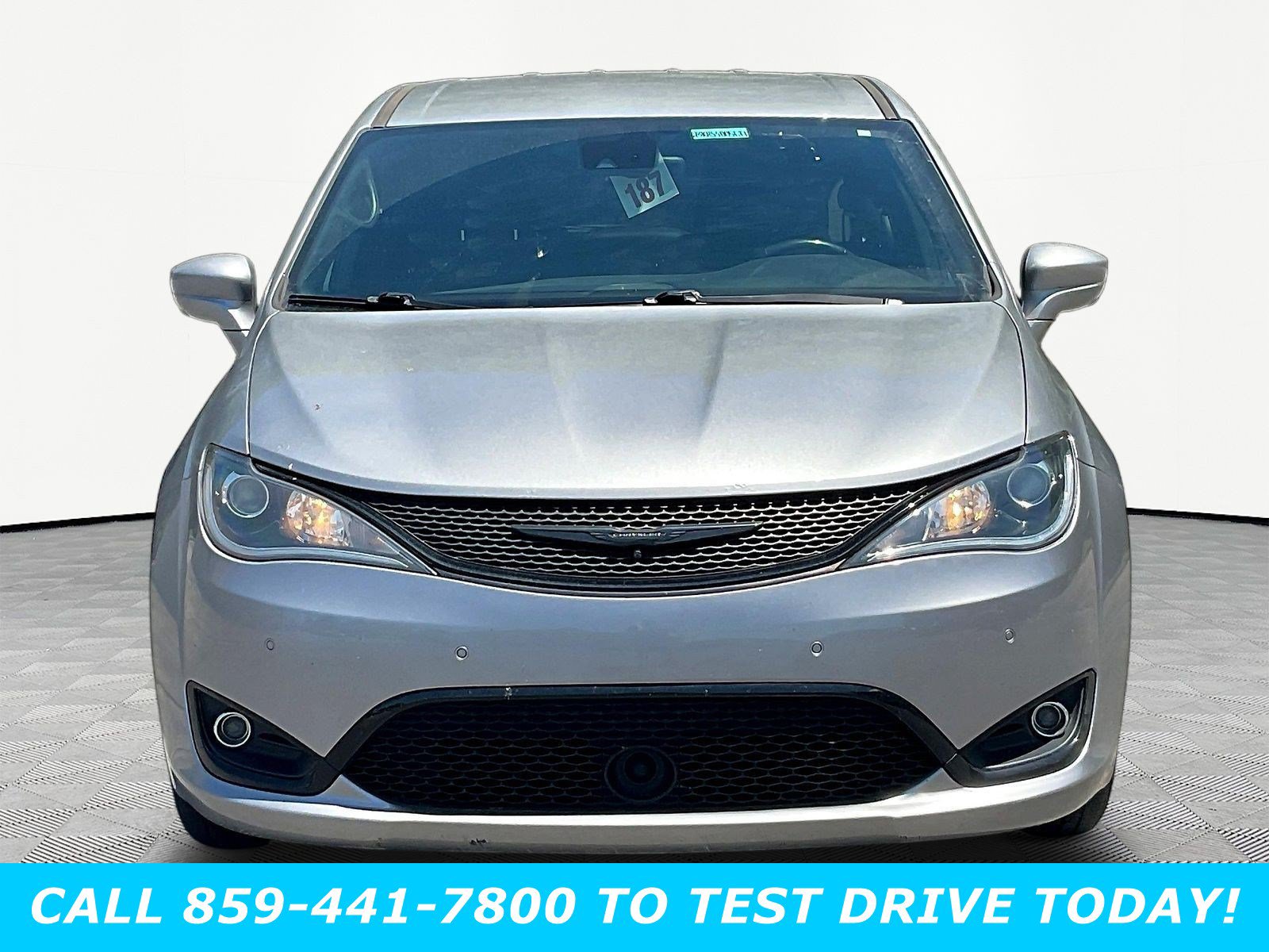 Used 2019 Chrysler Pacifica Touring Plus w/ Advanced Safetytec Group FWD image 2