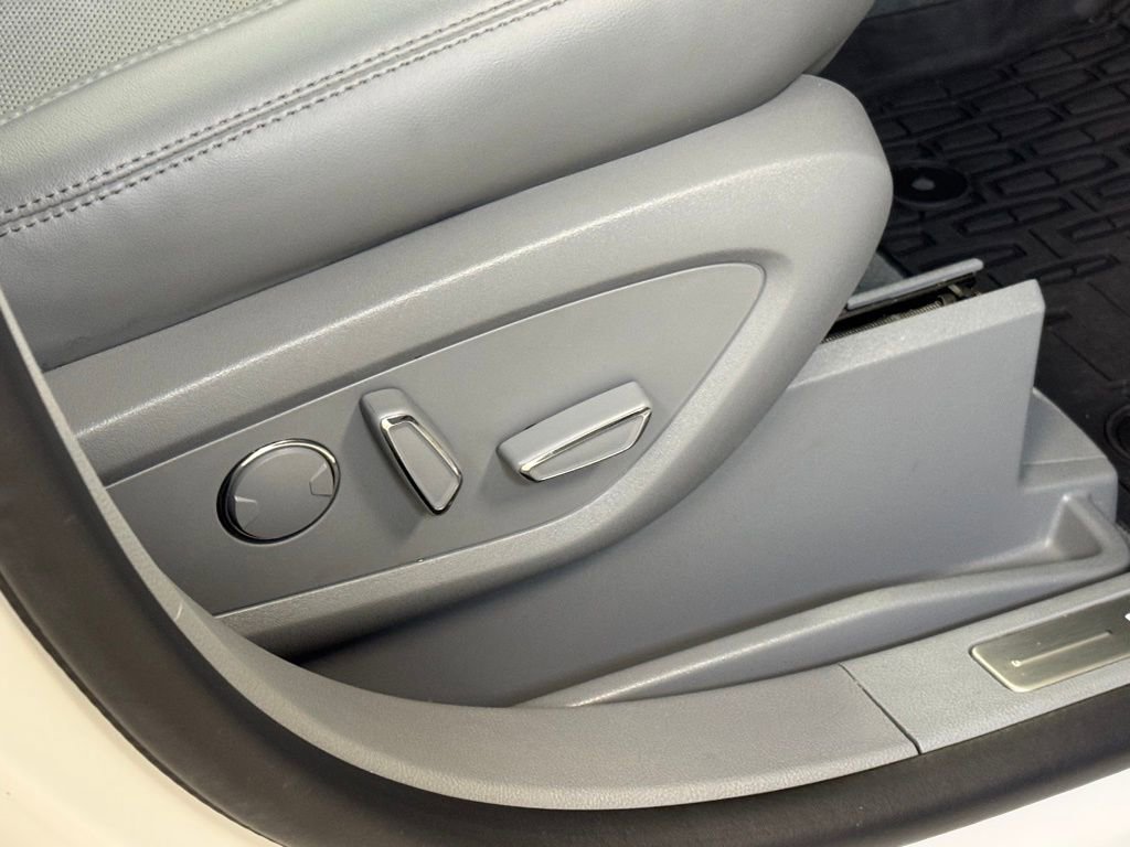 Used 2023 Lincoln Nautilus Reserve image 30