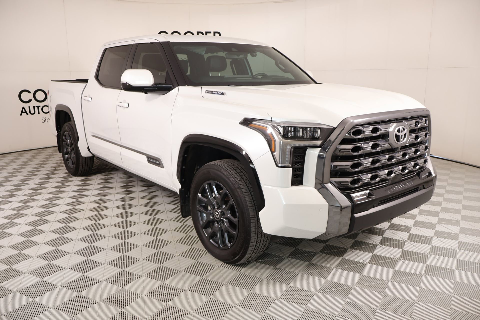 Used 2025 Toyota Tundra Platinum AWD/4WD image 1
