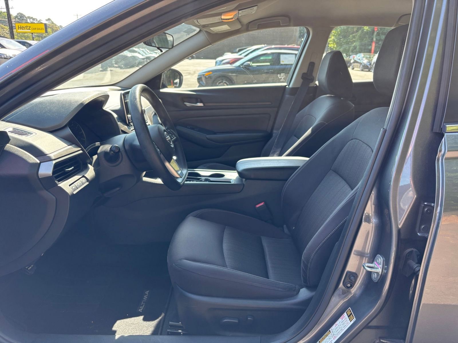 Used 2025 Nissan Altima 2.5 SV FWD image 27