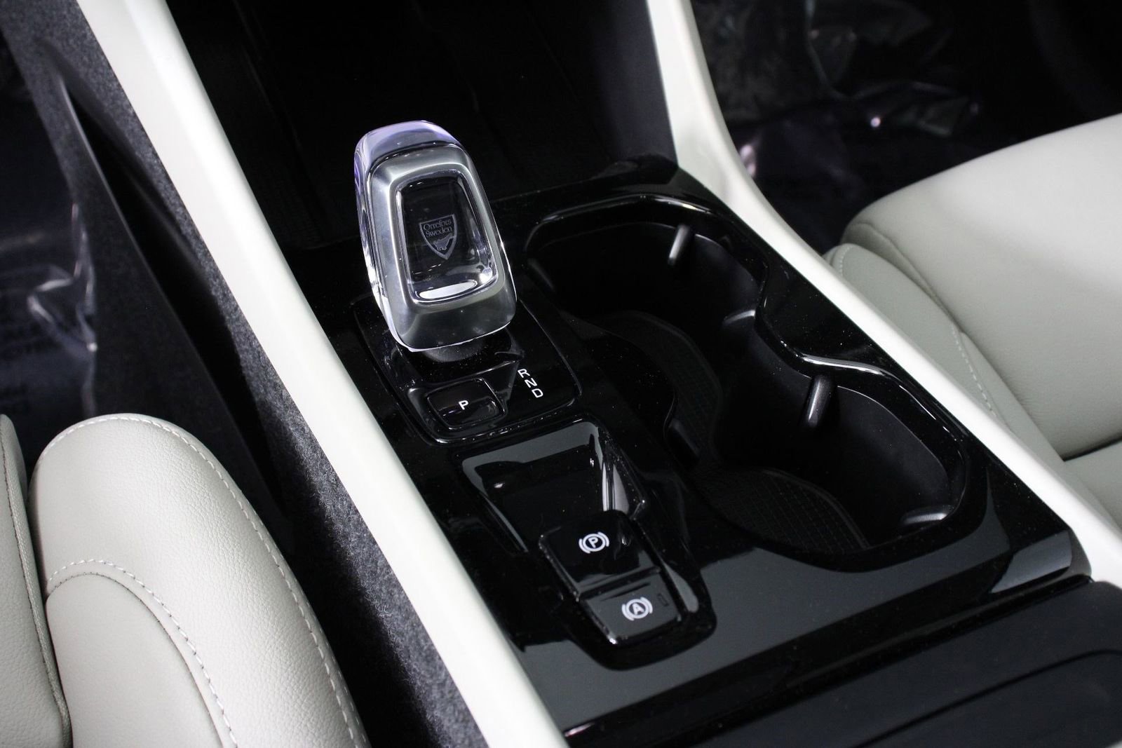 Certified 2026 Volvo XC40 B5 Plus w/ Protection Package Premier image 15