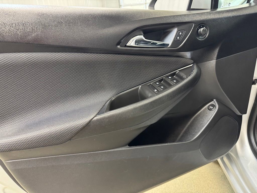 Used 2017 Chevrolet Cruze LS FWD image 8