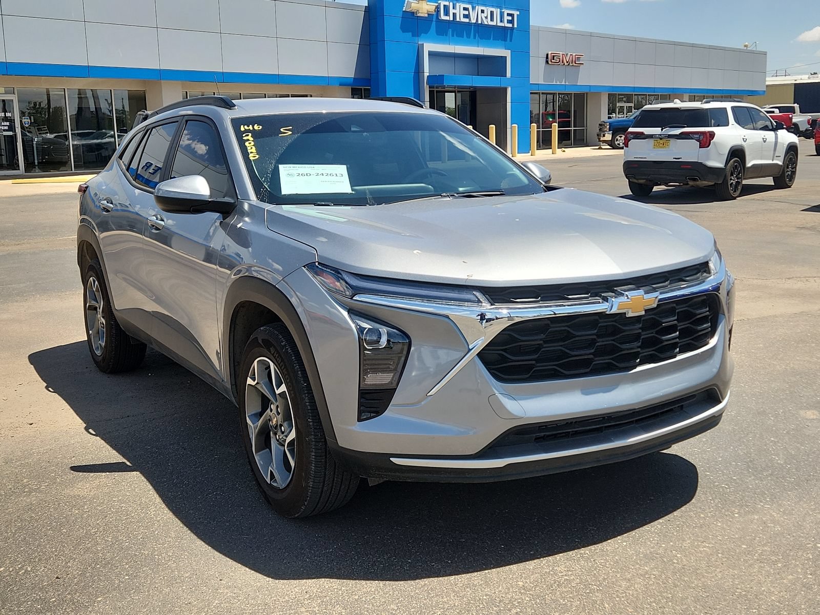 Used 2025 Chevrolet Trax LT FWD image 6