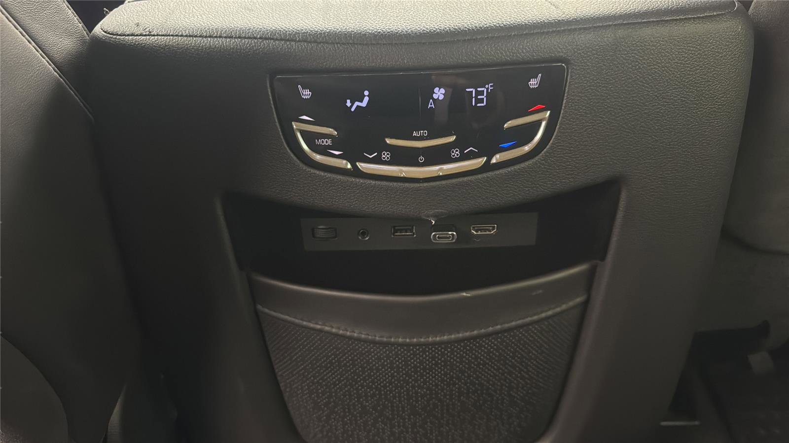 Used 2020 Cadillac Escalade Platinum w/ Escalade Sport Edition AWD/4WD image 28