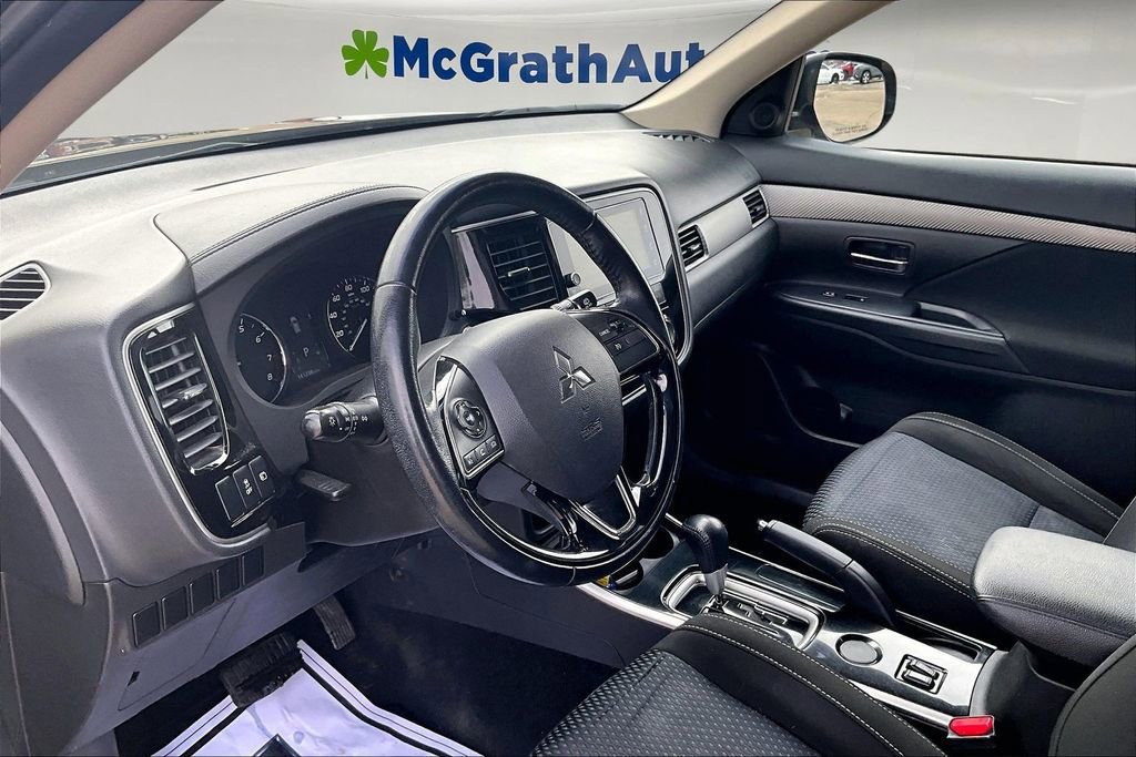 Used 2017 Mitsubishi Outlander SE image 14