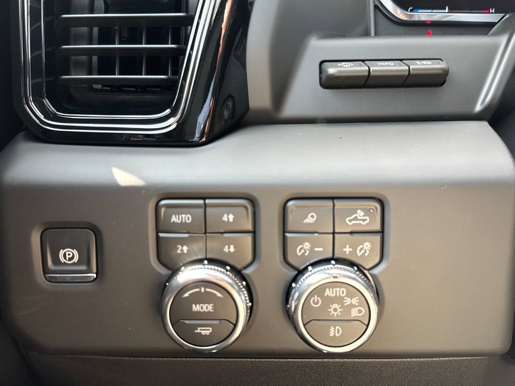 New 2026 GMC Sierra 1500 AT4 w/ AT4 Premium Package AWD/4WD image 38
