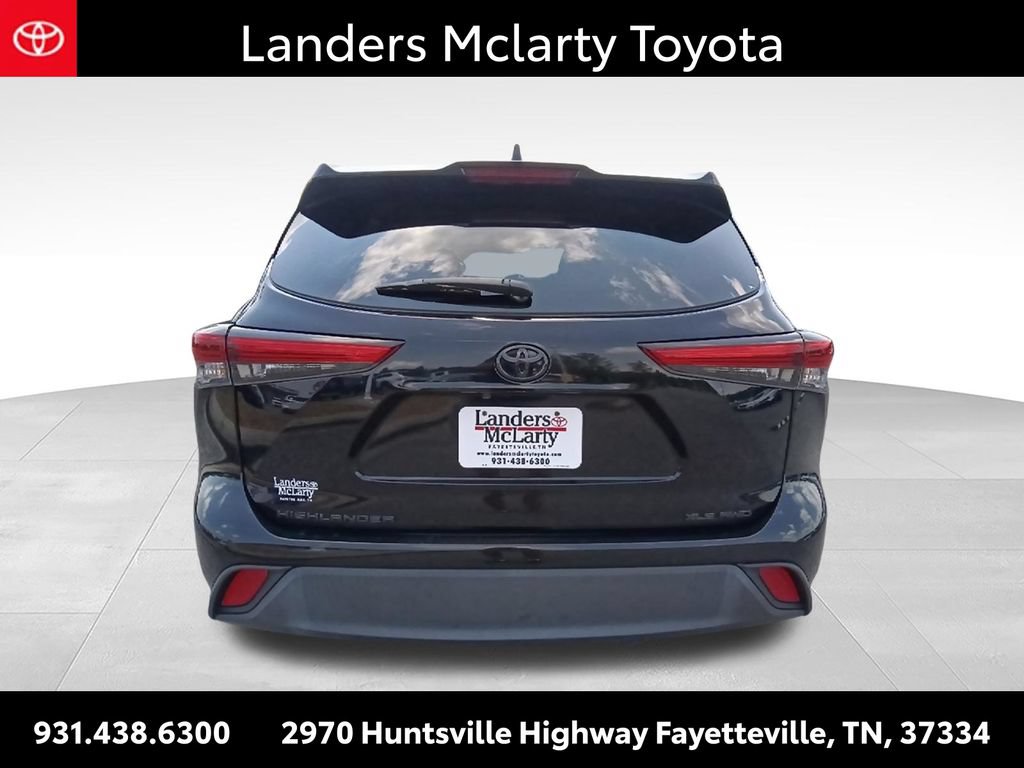 Used 2022 Toyota Highlander XLE AWD/4WD image 4