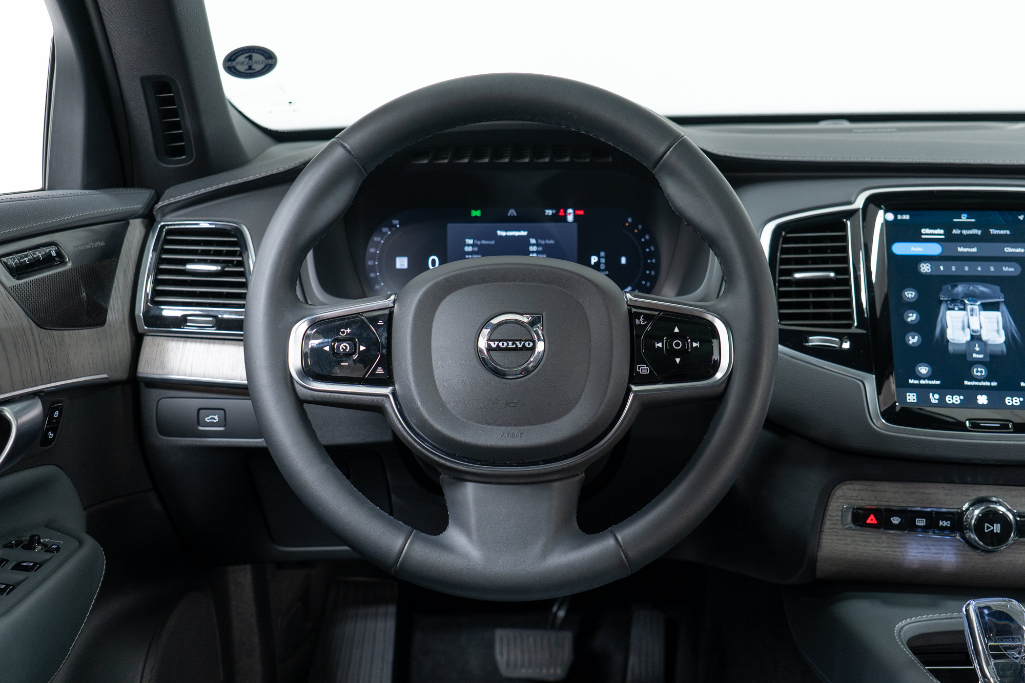 Certified 2024 Volvo XC90 B6 Ultimate w/ Protection Package Premier AWD/4WD image 17