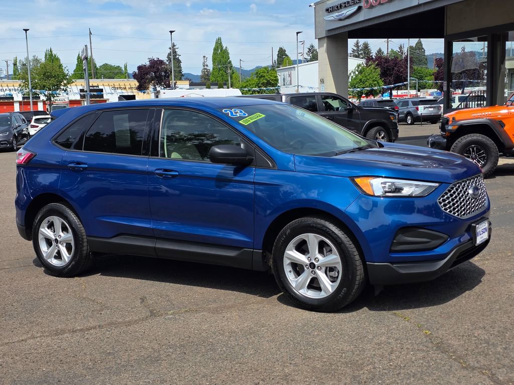 Used 2023 Ford Edge SE AWD/4WD image 3