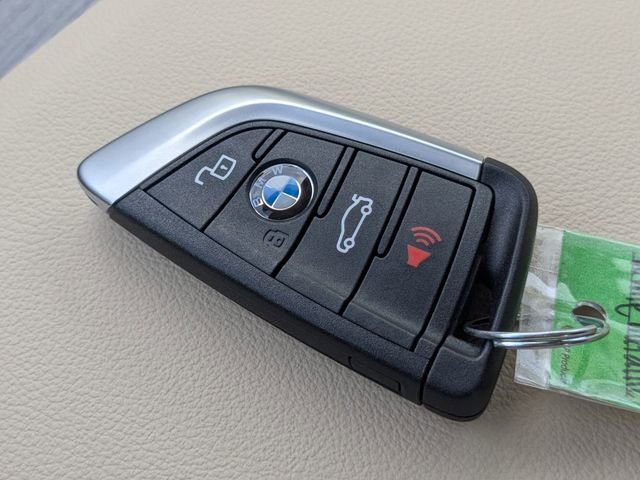 New 2026 BMW 330i Sedan w/ Convenience Package image 32