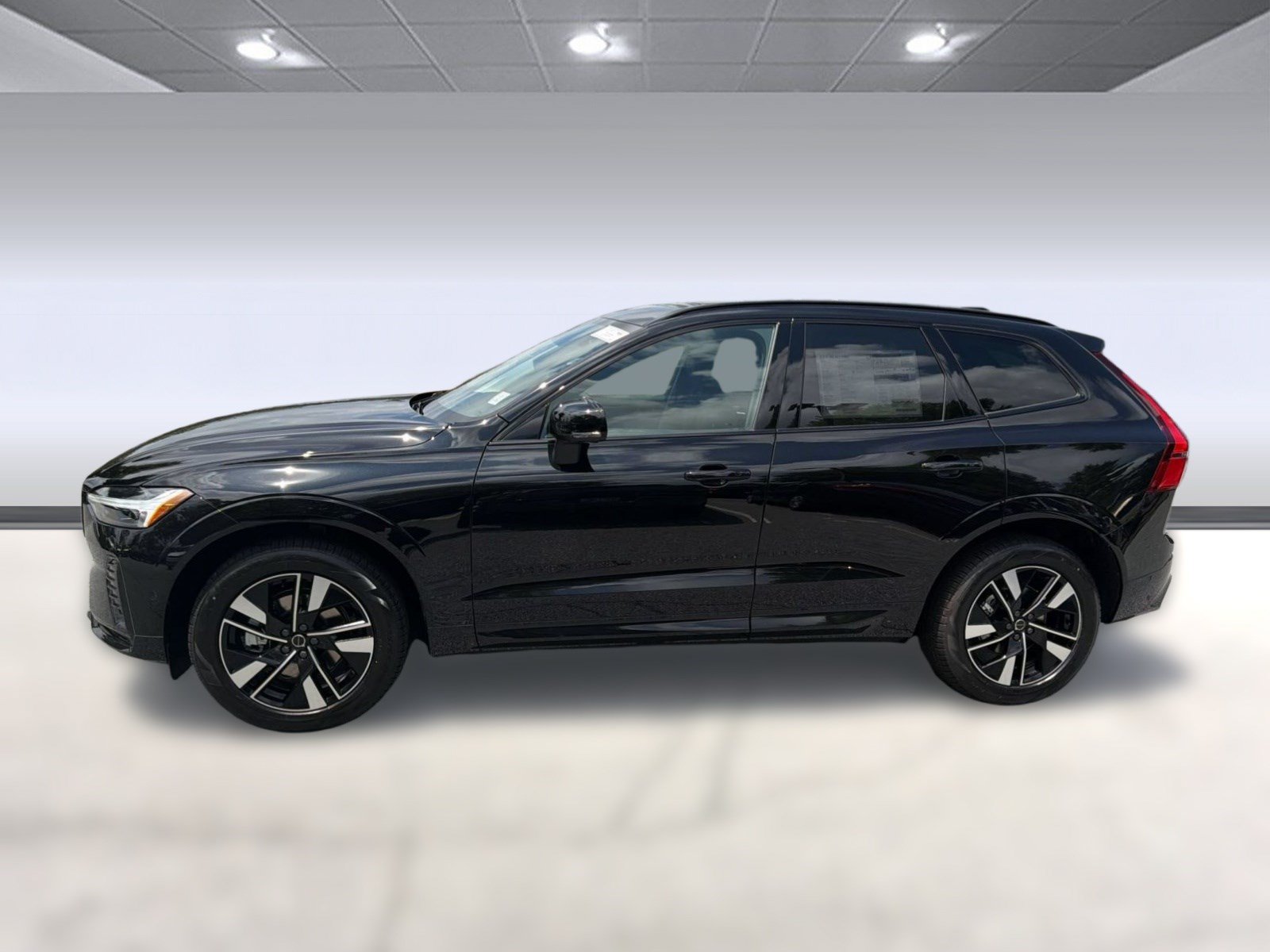 New 2026 Volvo XC60 B5 Plus AWD/4WD image 2