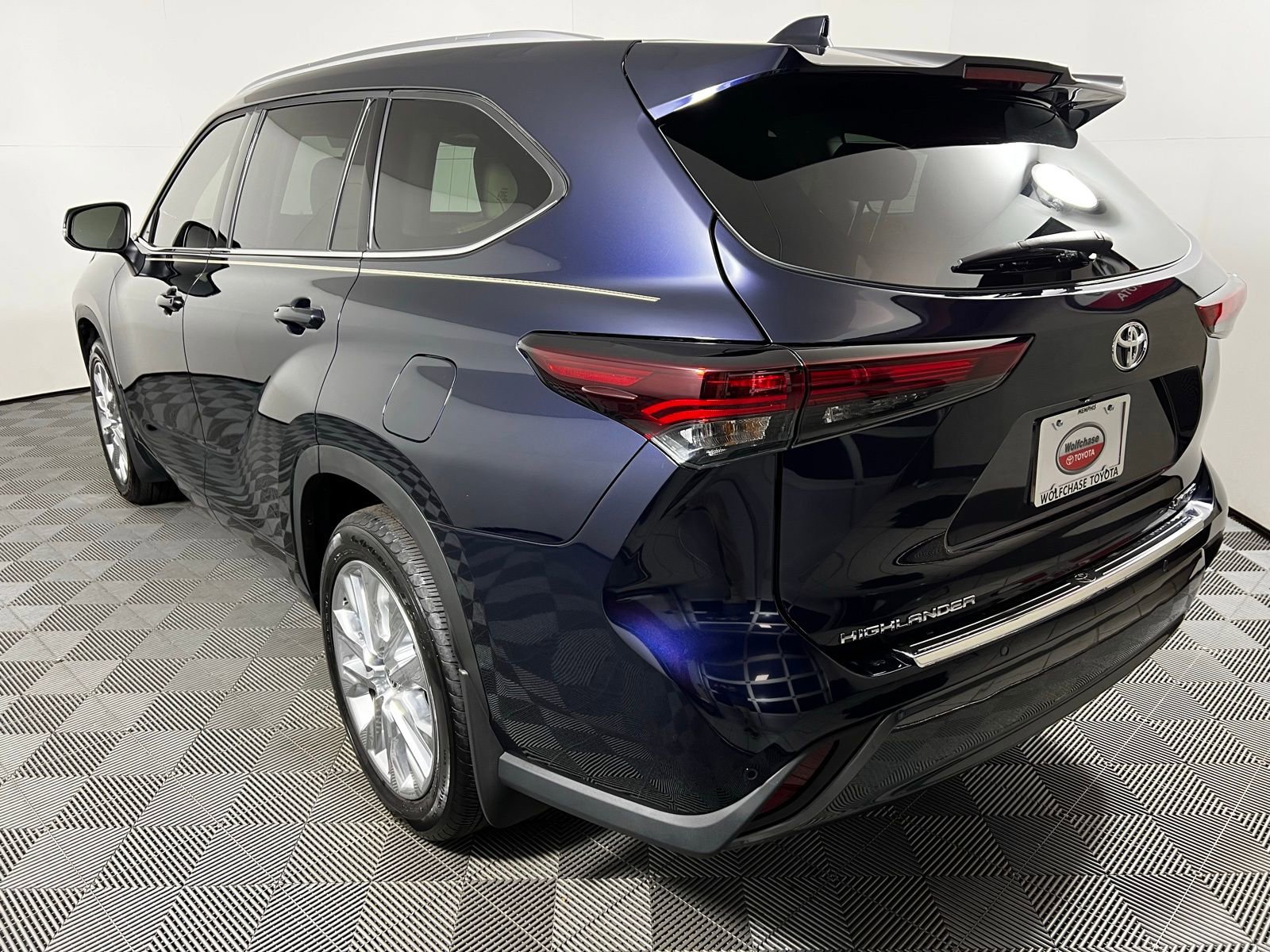 Certified 2025 Toyota Highlander Limited image 7