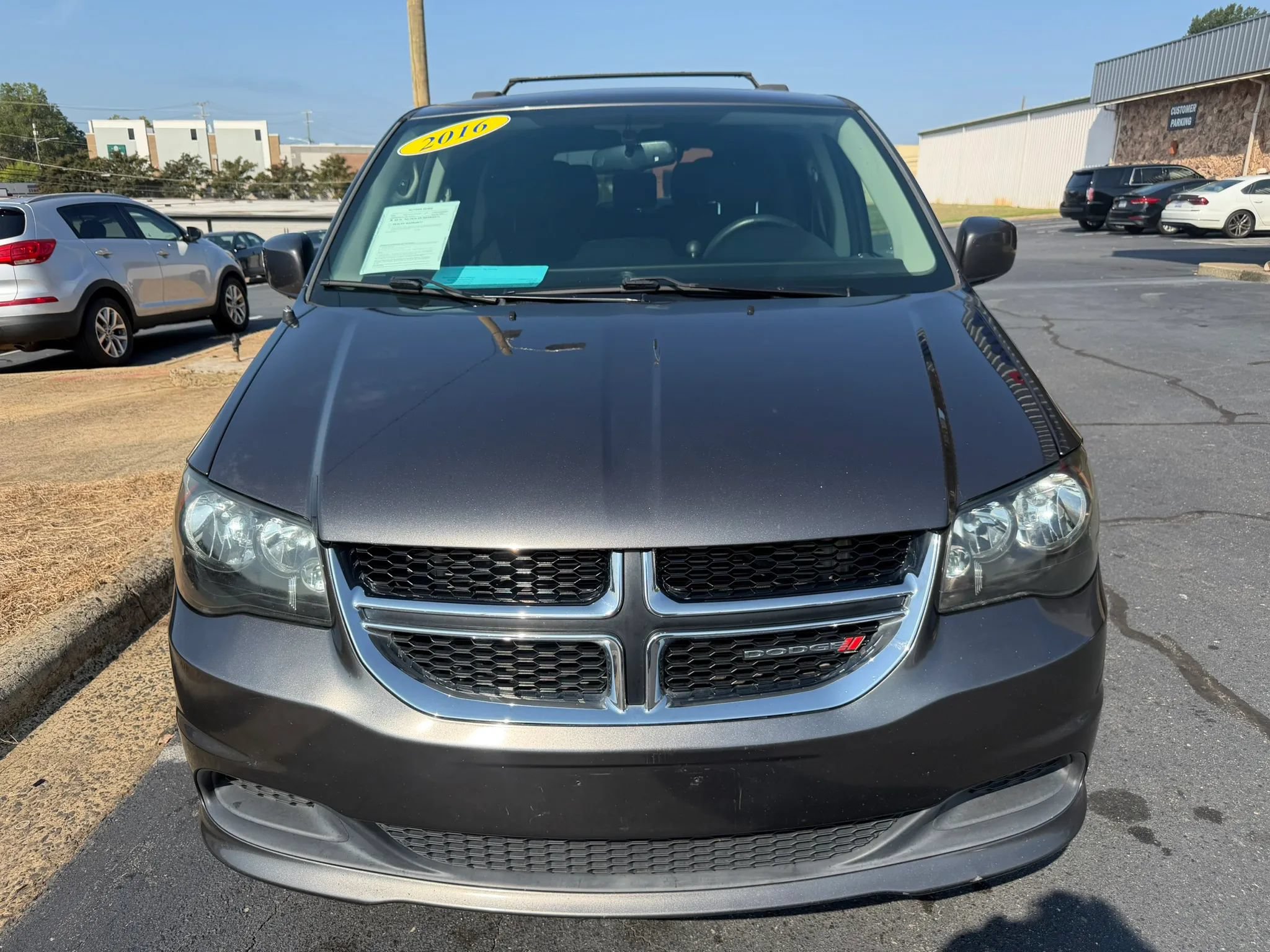Used 2016 Dodge Grand Caravan SXT FWD image 2