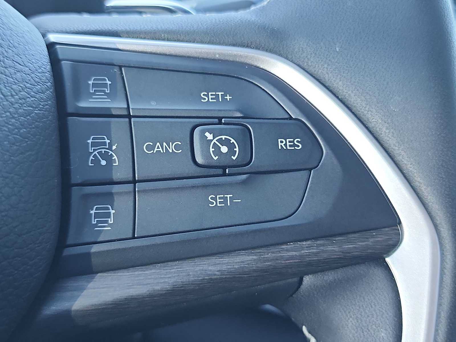 Used 2024 Jeep Grand Cherokee L Limited RWD image 26