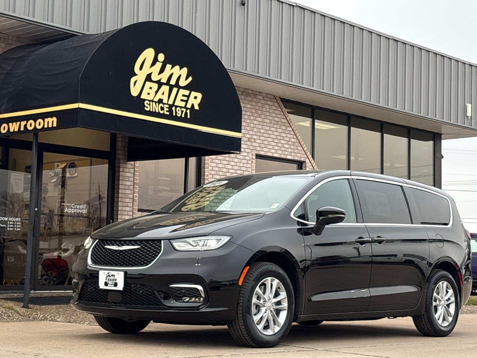 New 2026 Chrysler Pacifica Select AWD/4WD image 1