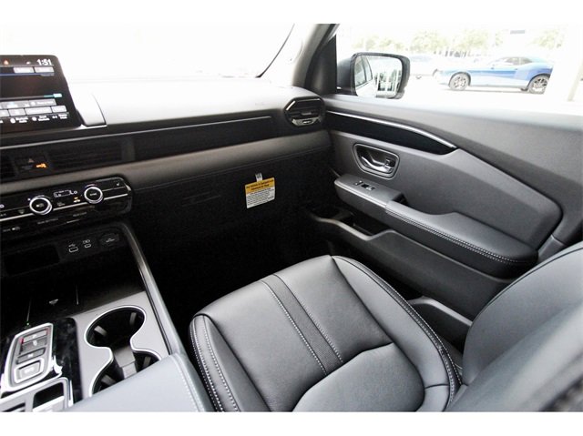 New 2025 Honda Pilot Touring image 9