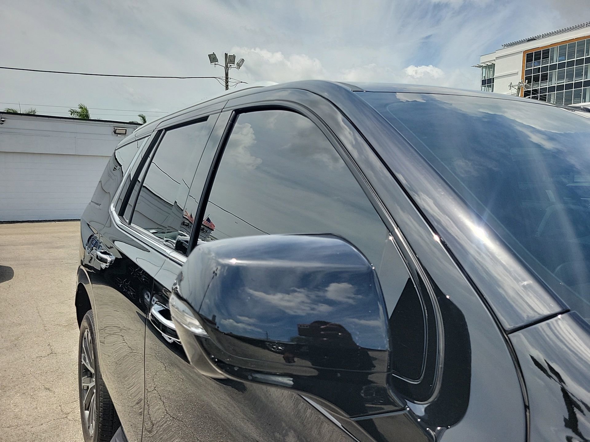 Used 2025 Chevrolet Tahoe High Country RWD image 7