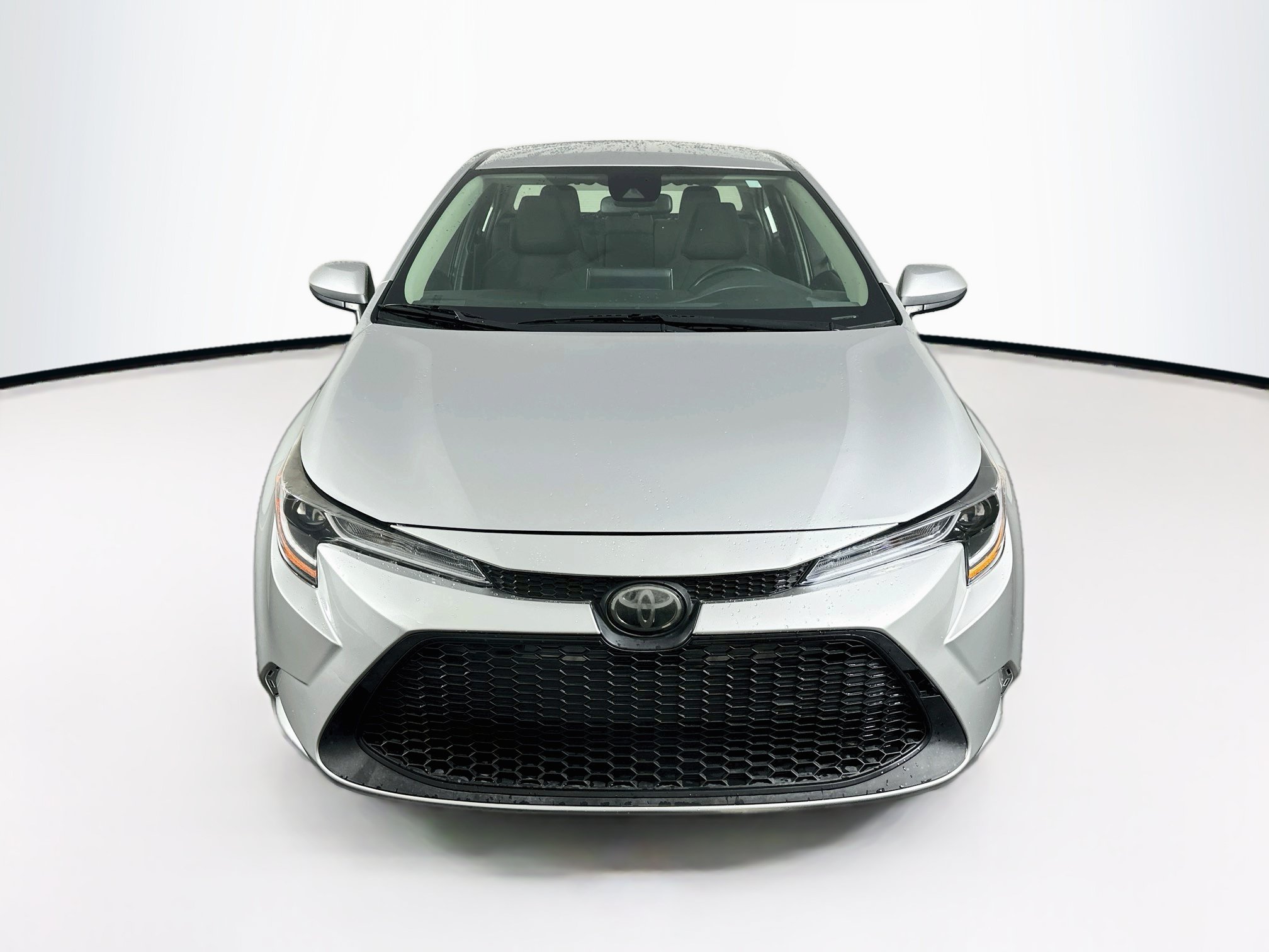 Used 2020 Toyota Corolla LE FWD image 2