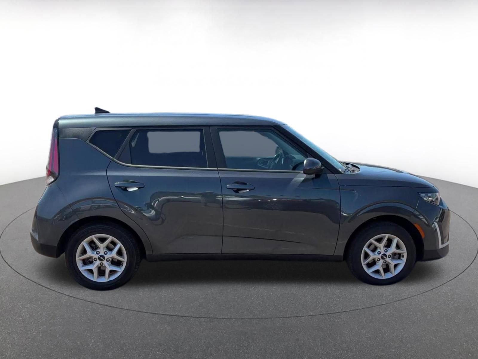 Used 2025 Kia Soul LX w/ LX Technology Package FWD image 16