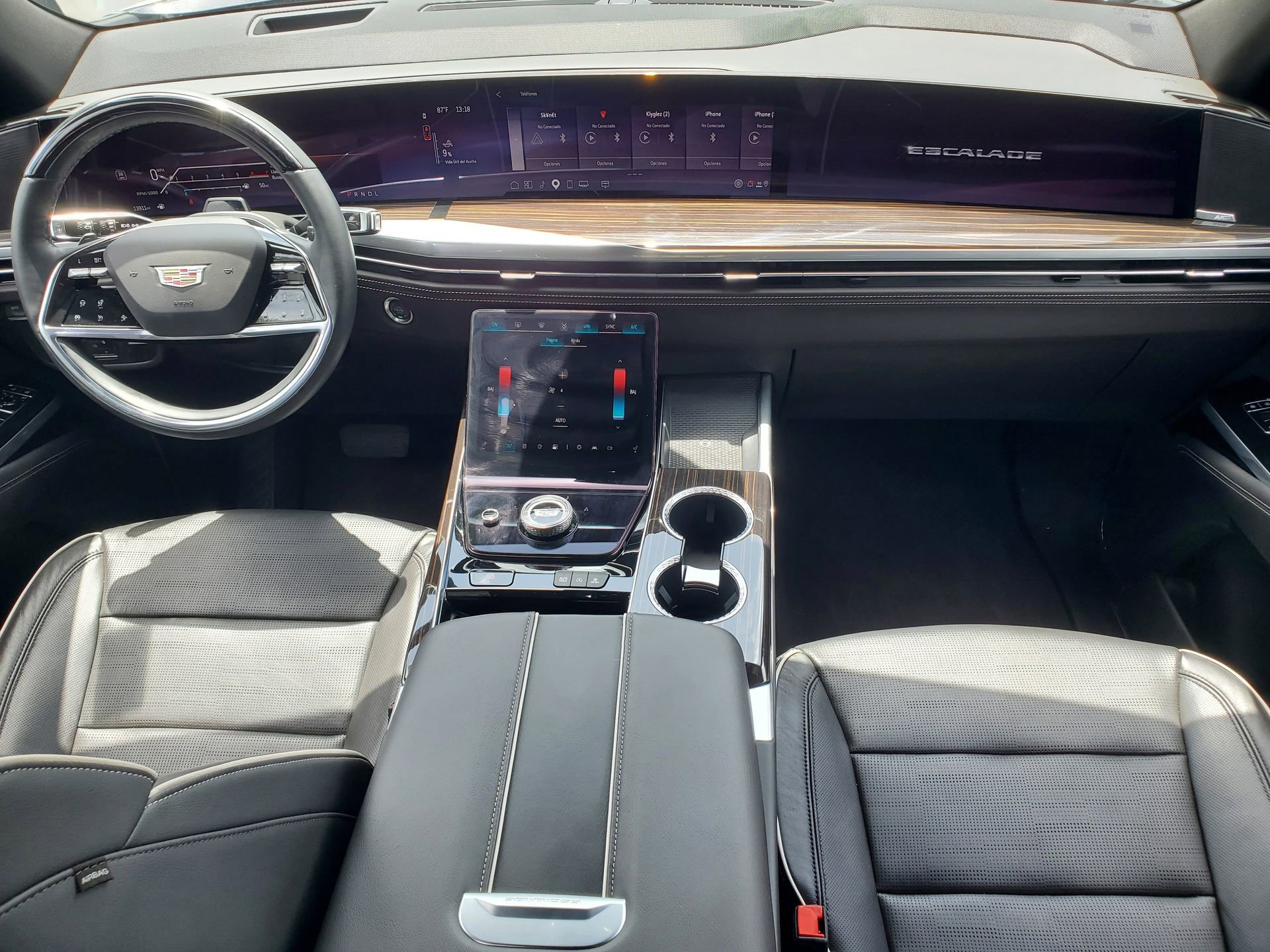 Used 2025 Cadillac Escalade Premium Luxury image 15