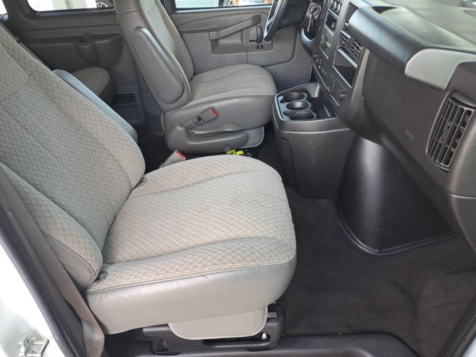 Used 2024 Chevrolet Express 3500 LT w/ LT Preferred Equipment Group RWD image 14