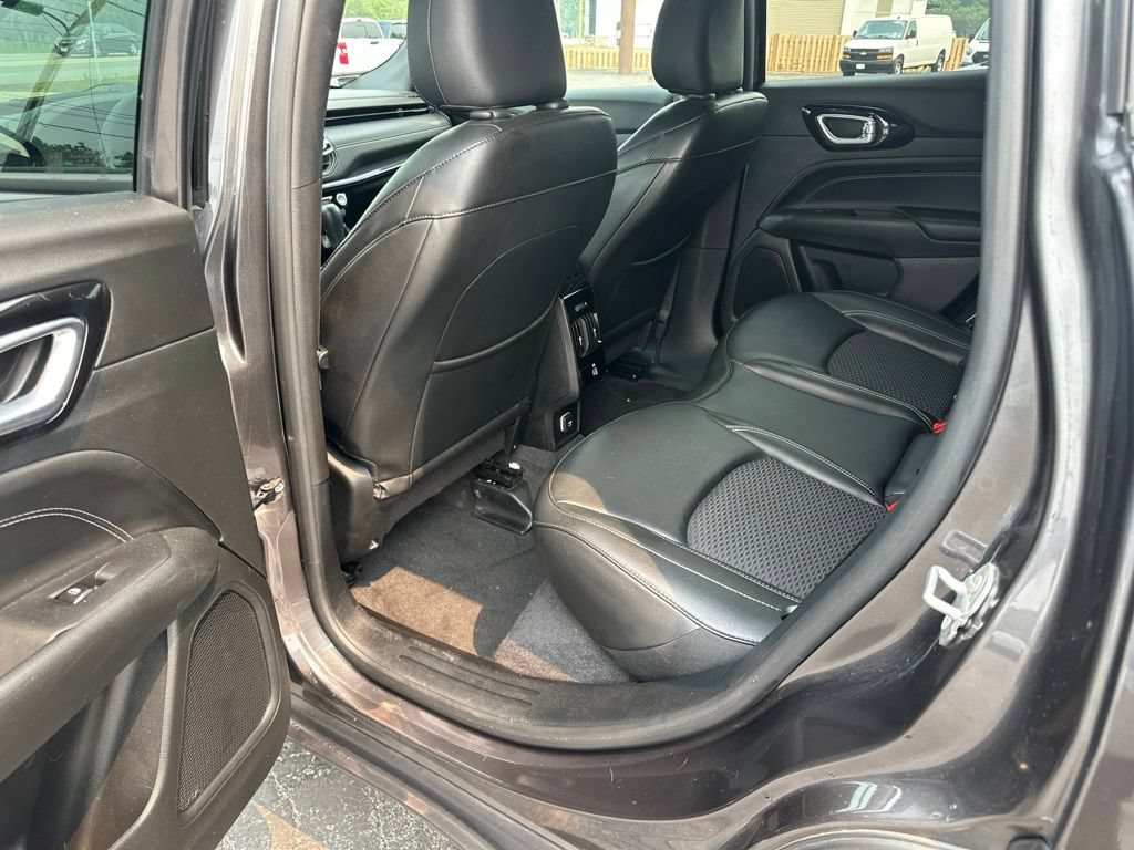 Used 2023 Jeep Compass Latitude w/ Convenience Group AWD/4WD image 29