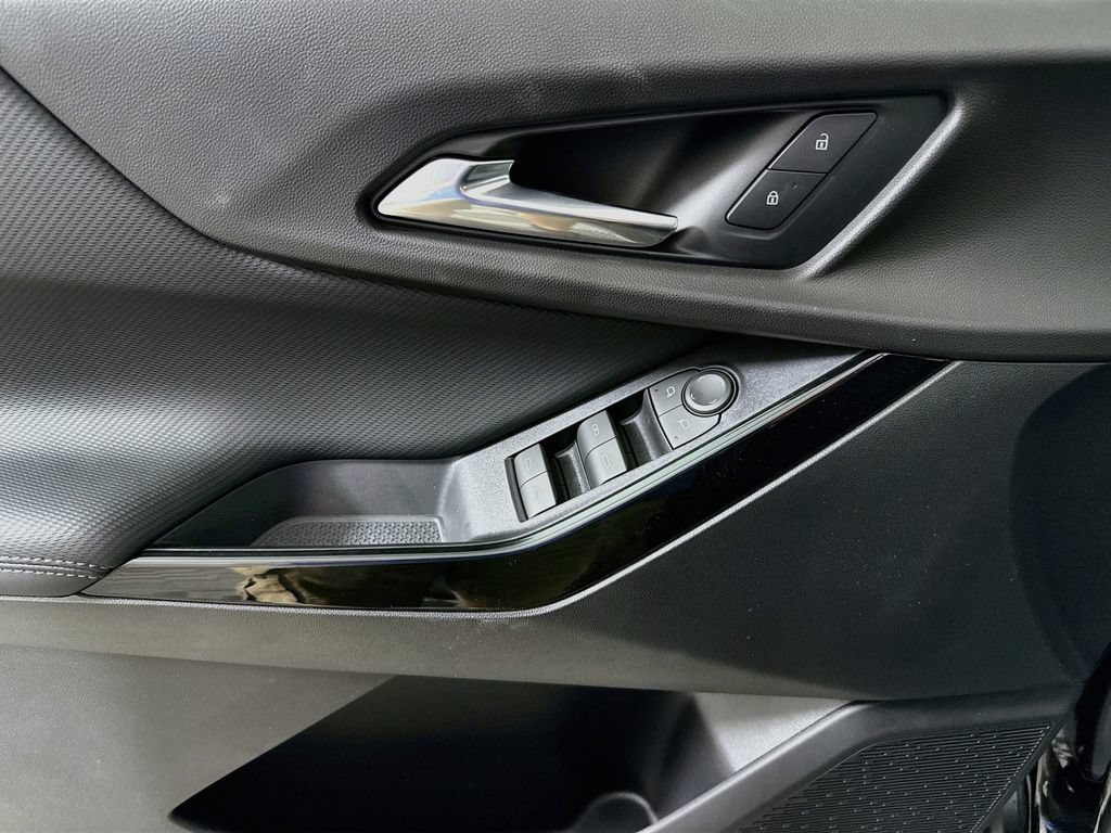 New 2027 Chevrolet Equinox LT w/ Safety and Technology Package FWD image 18
