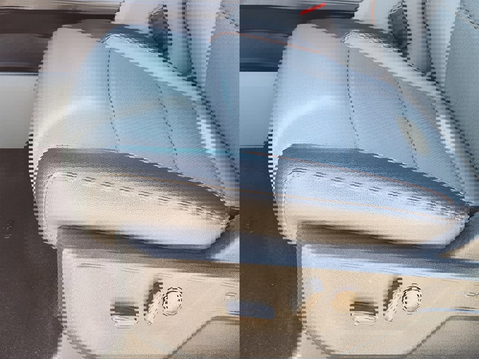 Used 2025 Ford F150 Lariat w/ Equipment Group 501A Mid image 34