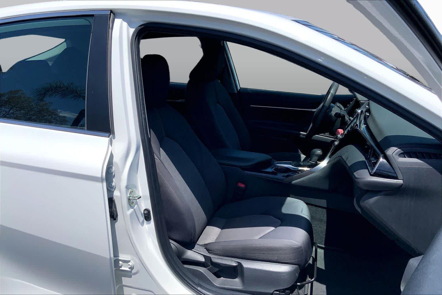 Used 2020 Toyota Camry LE FWD image 8