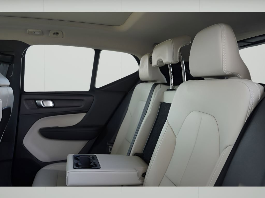 New 2026 Volvo XC40 B5 Plus w/ Protection Package Premier AWD/4WD image 21