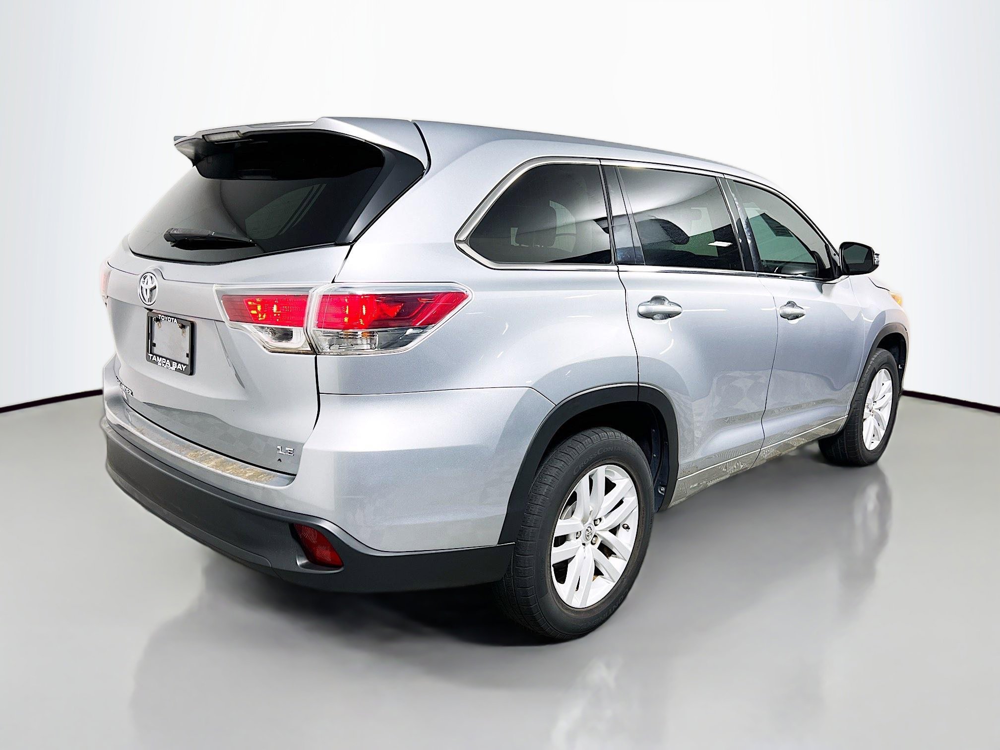 Used 2015 Toyota Highlander LE FWD image 4