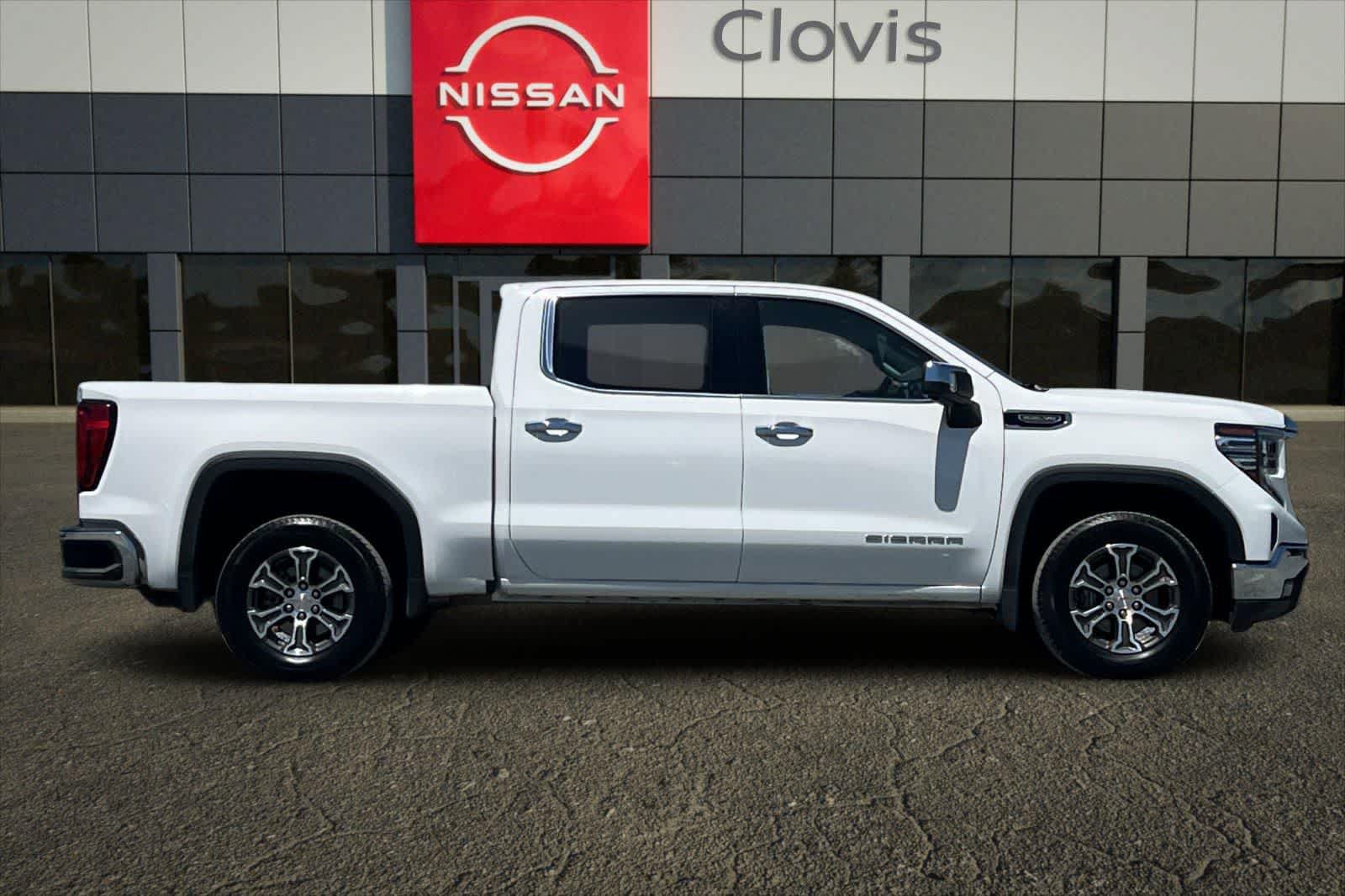 Used 2025 GMC Sierra 1500 SLT RWD image 9