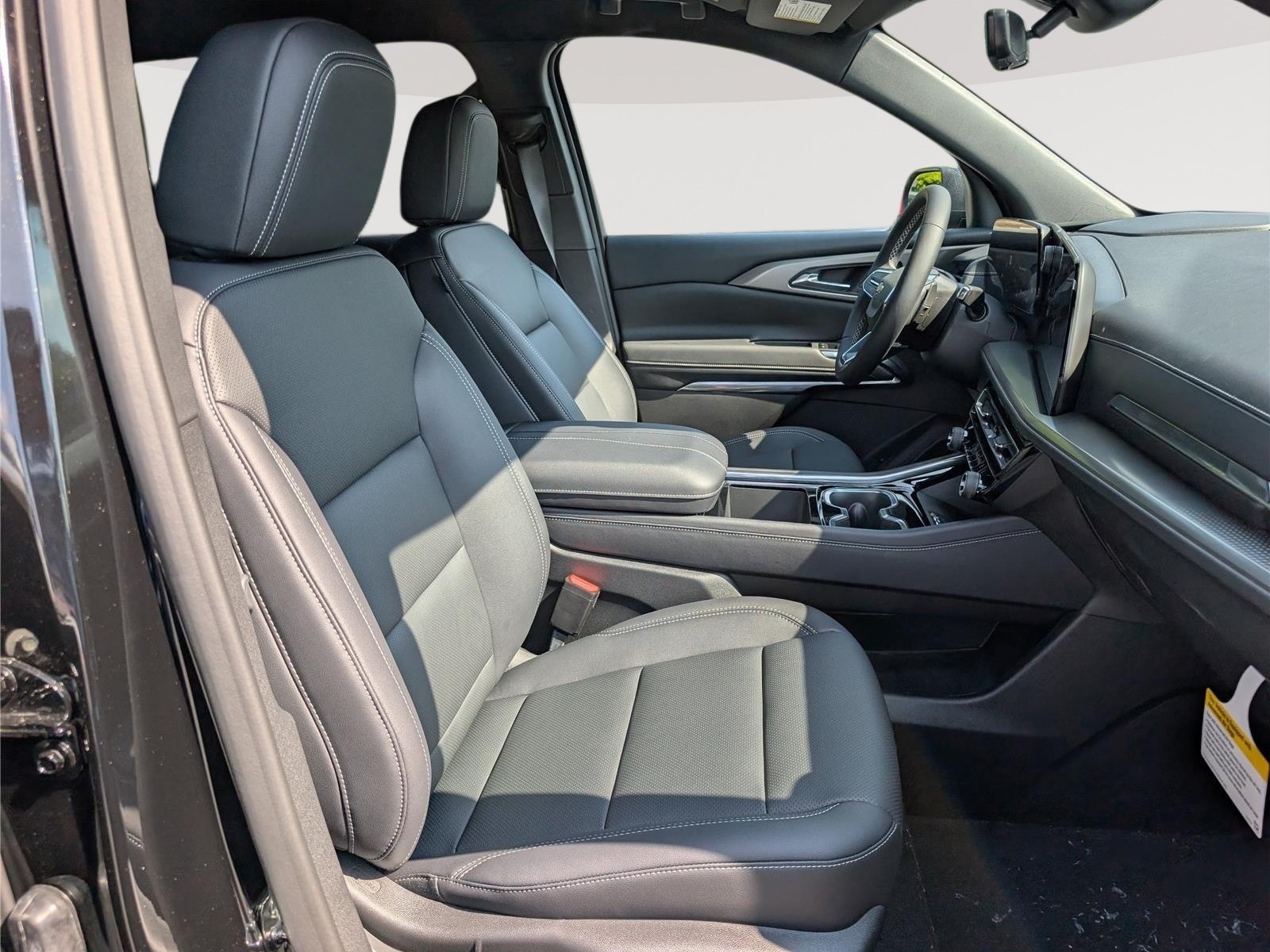 New 2027 Chevrolet Traverse LT w/ Driver Confidence Package FWD image 7