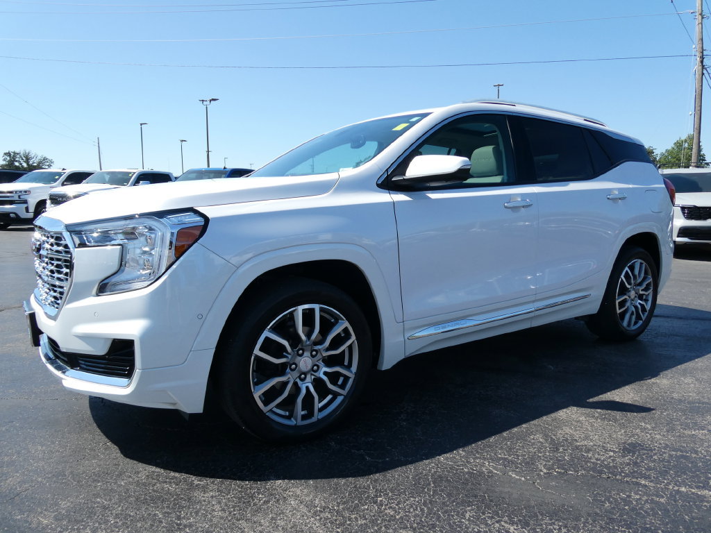 Certified 2024 GMC Terrain Denali w/ Denali Premium Package AWD/4WD image 9