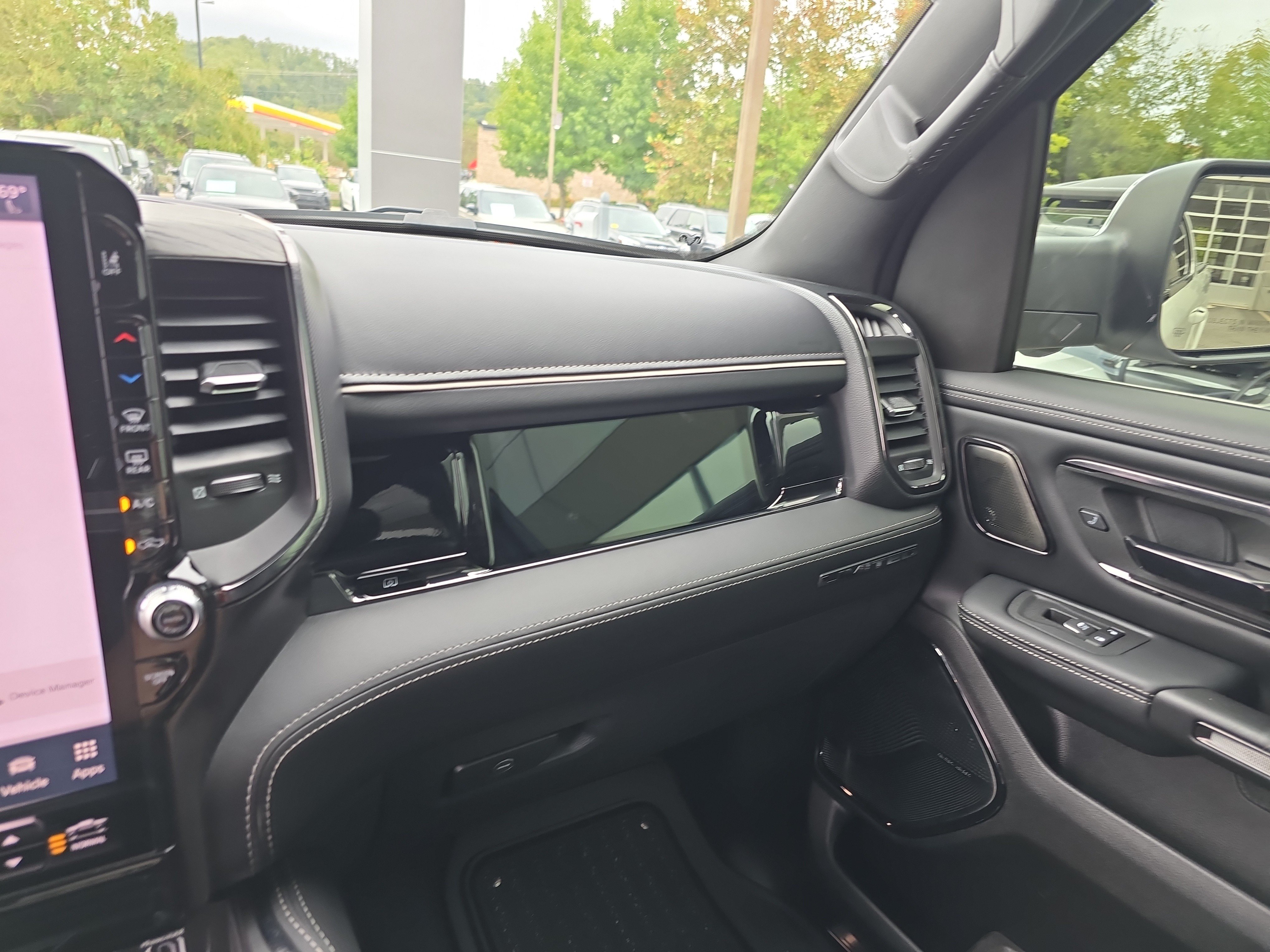 Used 2025 RAM 1500 Limited AWD/4WD image 26