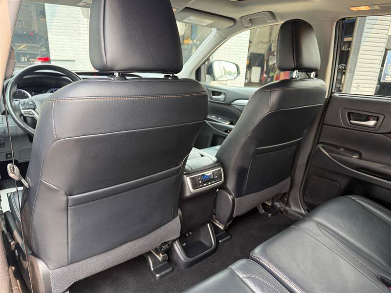 Used 2017 Toyota Highlander XLE AWD/4WD image 38