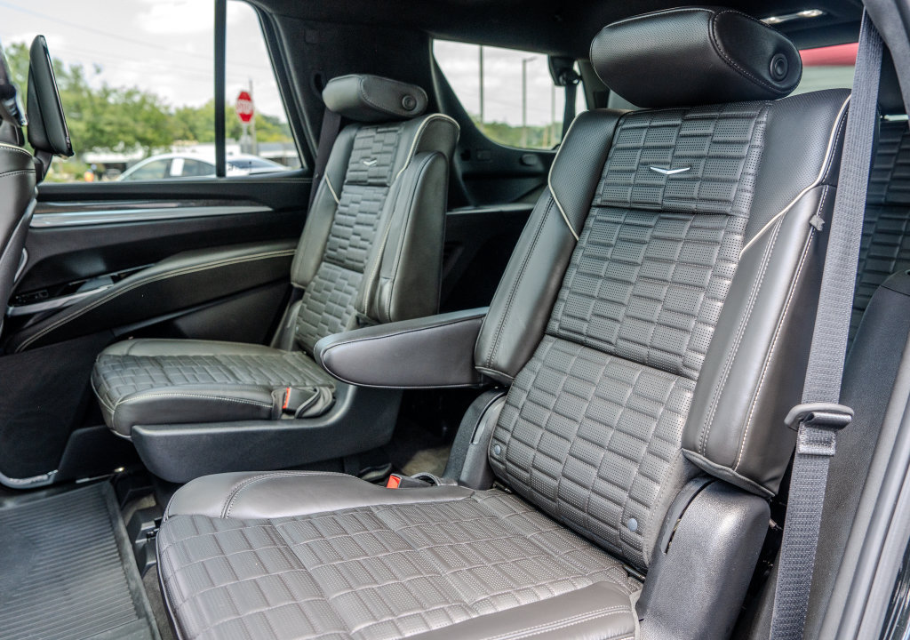 Used 2025 Cadillac Escalade V w/ LPO, ONYX Package AWD/4WD image 21