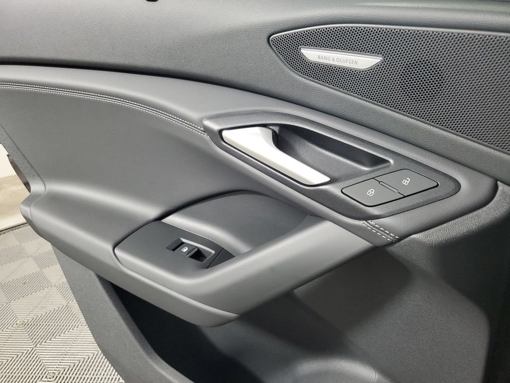 New 2027 Audi SQ6 e-tron Premium Plus AWD/4WD image 17
