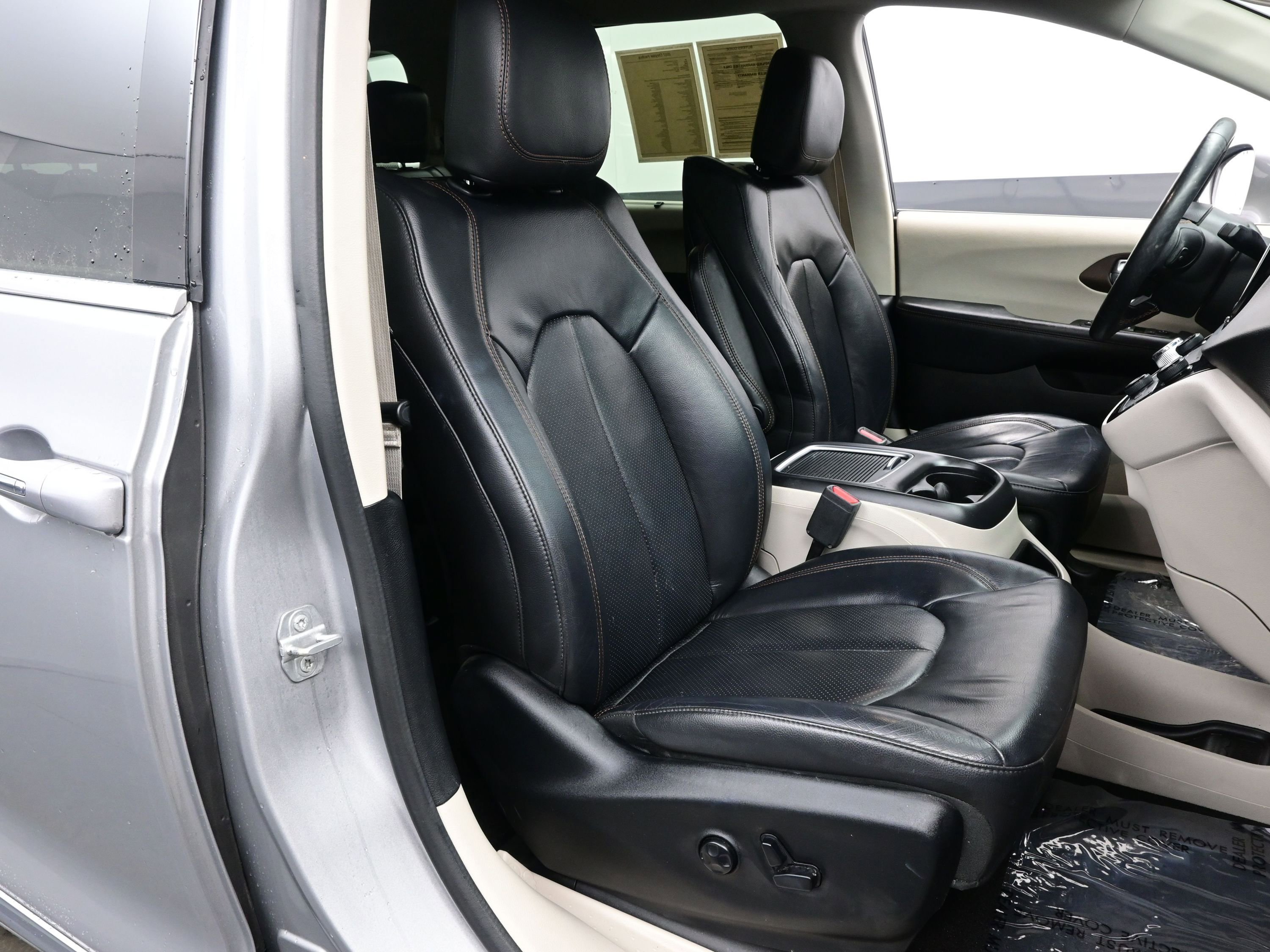 Used 2017 Chrysler Pacifica Touring-L Plus image 13