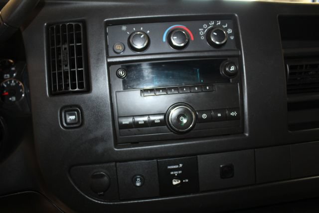 Used 2014 GMC Savana 3500 RWD image 25